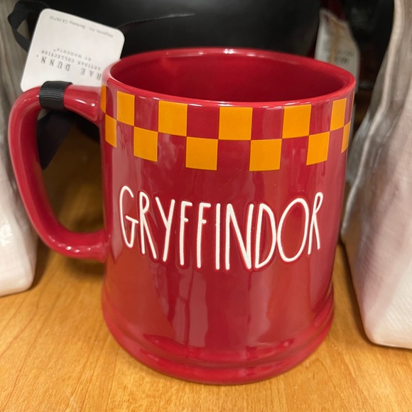 RAE DUNN Harry Potter Gryffindor Crest 🦁 Doublesided XL ceramic mug NWT - Picture 2 of 7